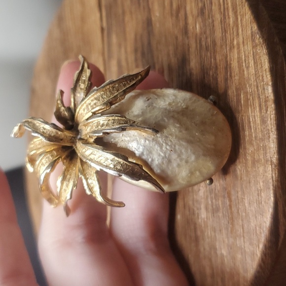 B802 baroque pearl pineapple brooch estate